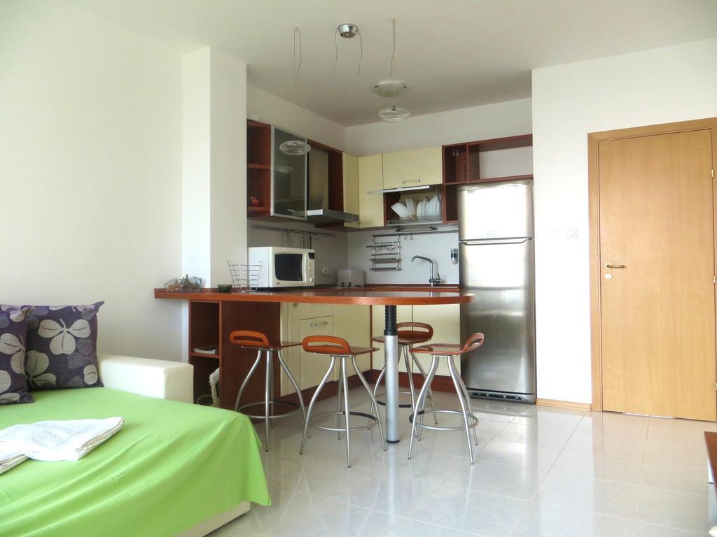 Holiday Apartment In Riviera Complex Sveti Vlas Værelse billede
