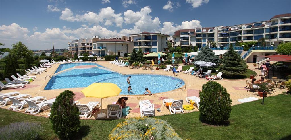Holiday Apartment In Riviera Complex Sveti Vlas Eksteriør billede